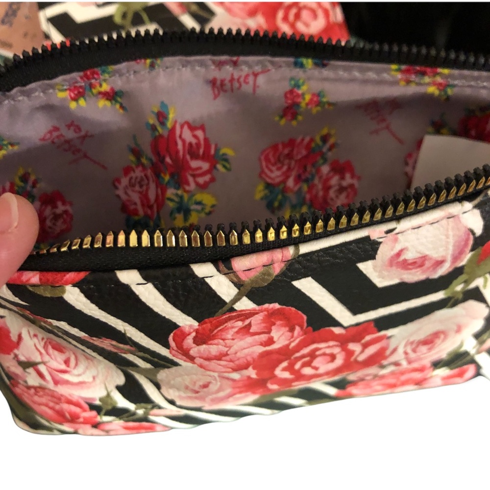 💋 Luv Betsey Talli Stripe Wristlet Pouch With Gold ♥️ Zippers - Picture 9 of 10